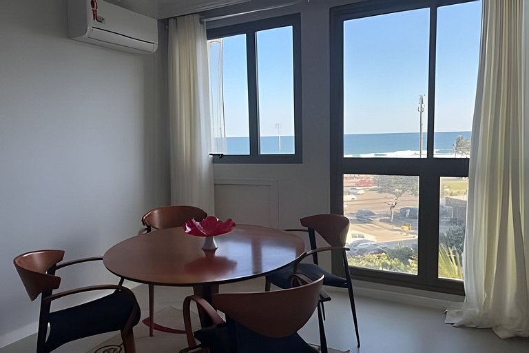 Pé na Praia, Conforto, Vista Mar e Lazer Completo