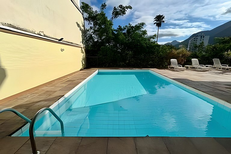 Elegante e Sofisticado, duas suítes, piscina