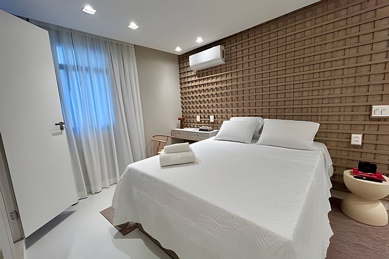 Elegante e Sofisticado, duas suítes, piscina