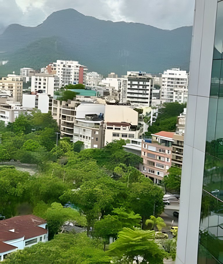 Aconchegante cobertura com área externa