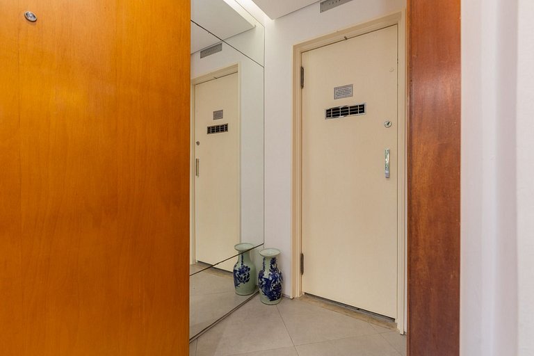 Apartamento confortável com garagem, a duas quadras da praia