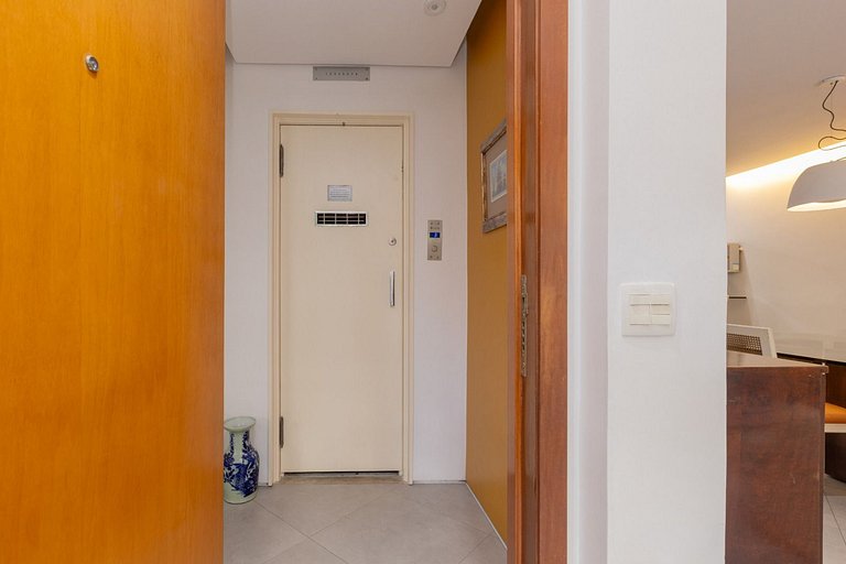 Apartamento confortável com garagem, a duas quadras da praia